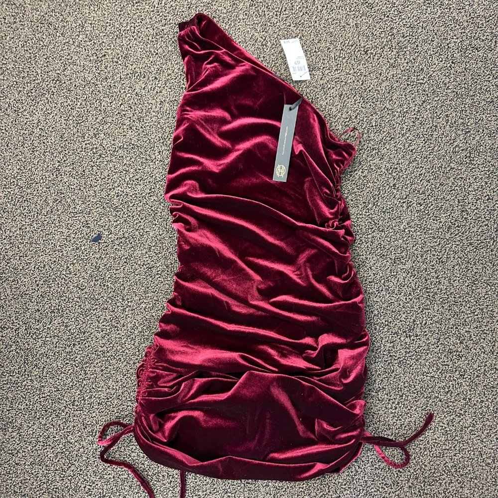 NWT House of Harlow Luxe Velvet One Shoulder Dress in Ruby, ruched sides, XS